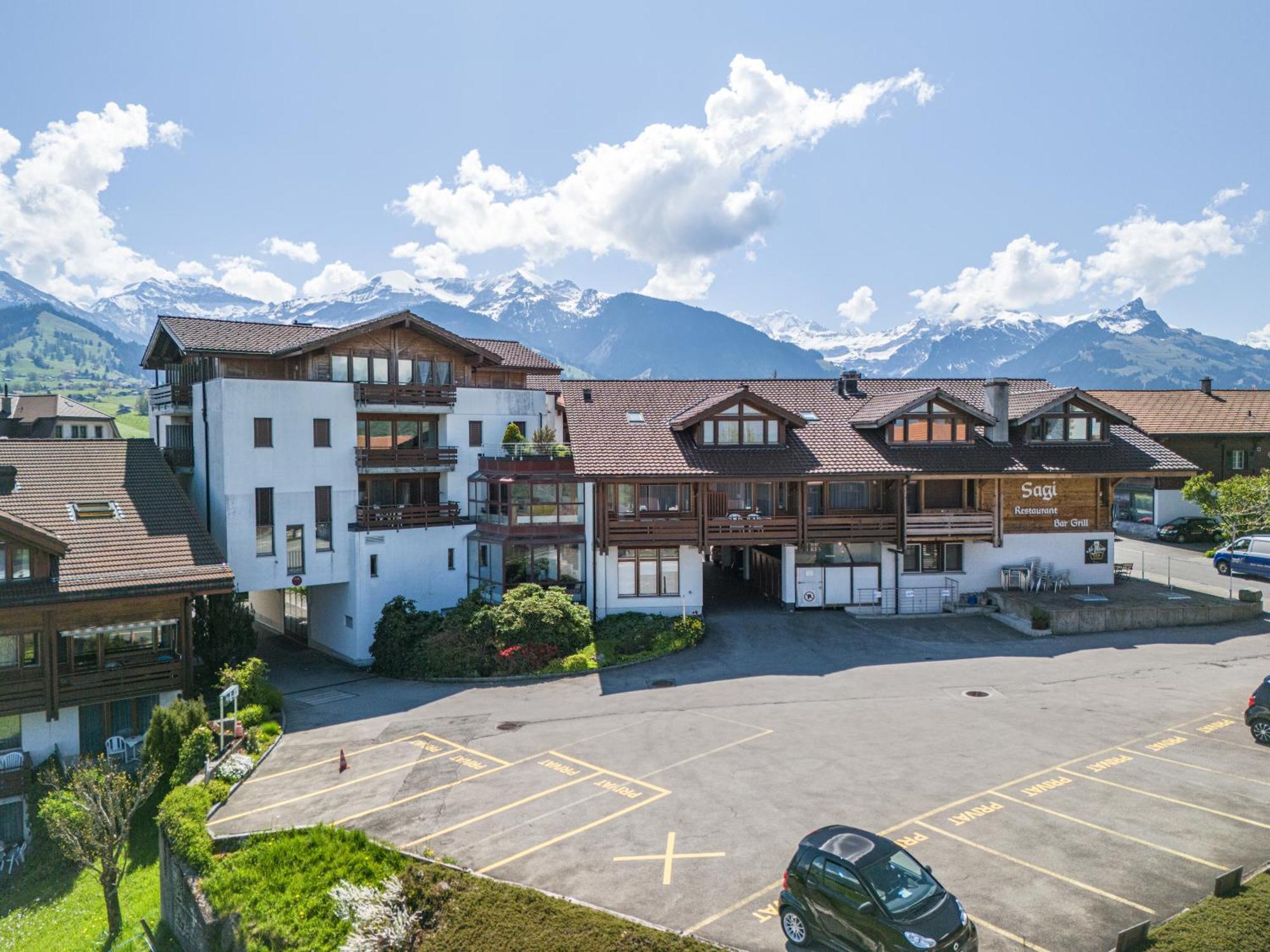 Hotel Aeschipark Aeschi Bei Spiez Buitenkant foto