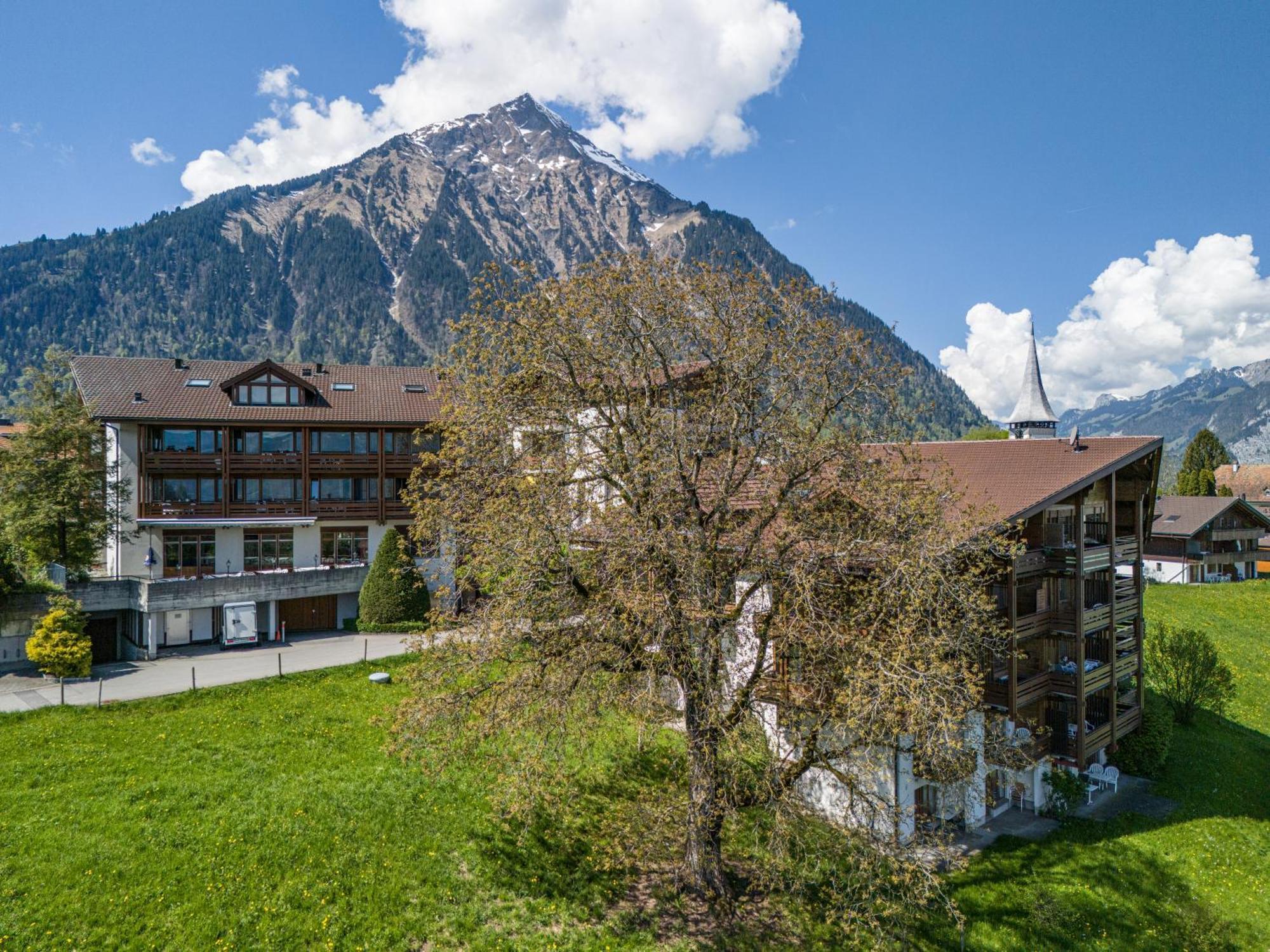 Hotel Aeschipark Aeschi Bei Spiez Buitenkant foto