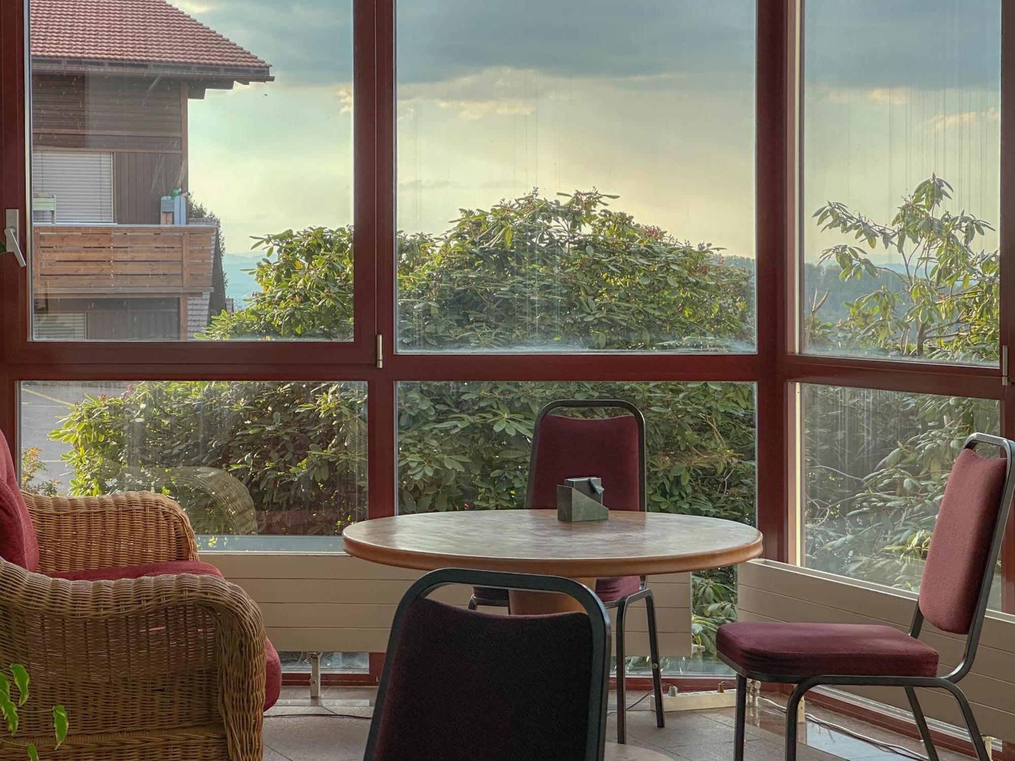 Hotel Aeschipark Aeschi Bei Spiez Buitenkant foto